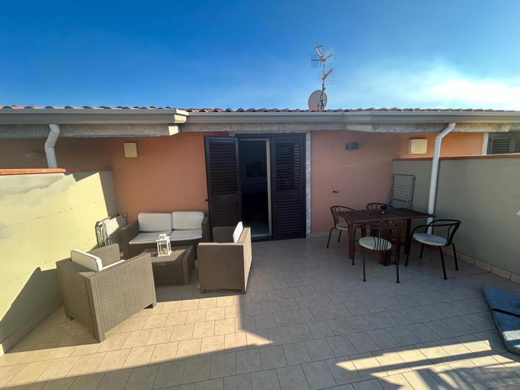 Nina Apartament Giardini Naxos Con Posto Auto Exterior foto