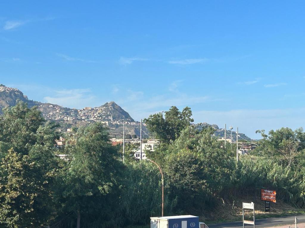 Nina Apartament Giardini Naxos Con Posto Auto Exterior foto