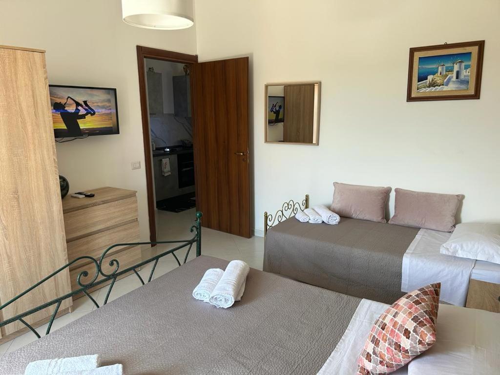 Nina Apartament Giardini Naxos Con Posto Auto Exterior foto