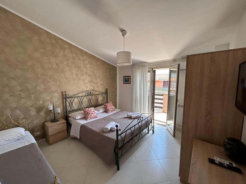 Nina Apartament Giardini Naxos Con Posto Auto Exterior foto